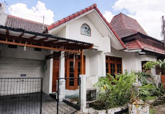 Rumah Luas dan Nyaman Di Perumahan Tiara Estate Plemburan dekat UGM