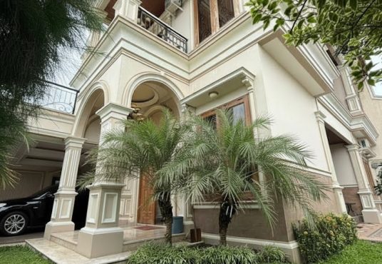 Rumah Villa Mewah Classic Mediteran dekat Tugu Jogja