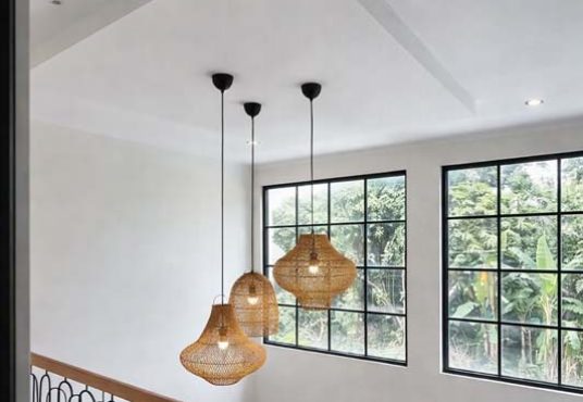 Villa Cantik estetik 2 lantai dengan kolam renang dan view sawah di Jalan Damai