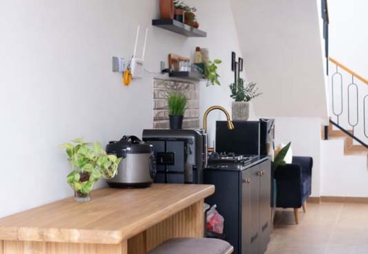 Villa Cantik estetik 2 lantai dengan kolam renang dan view sawah di Jalan Damai