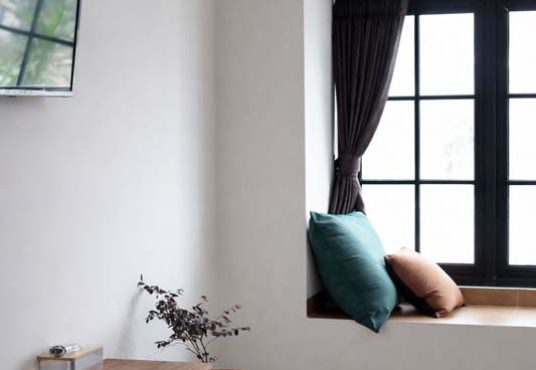 Villa Cantik estetik 2 lantai dengan kolam renang dan view sawah di Jalan Damai