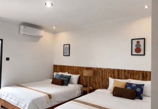 Villa Cantik estetik 2 lantai dengan kolam renang dan view sawah di Jalan Damai