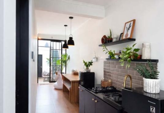 Villa Cantik estetik 2 lantai dengan kolam renang dan view sawah di Jalan Damai