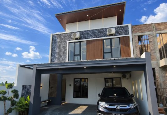 Bumi Sentosa 2 - Dijual Rumah 2 Lantai Baru Full Furnished Dekat SD Model