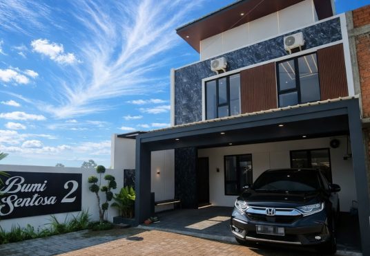 Bumi Sentosa 2 - Dijual Rumah 2 Lantai Baru Full Furnished Dekat SD Model