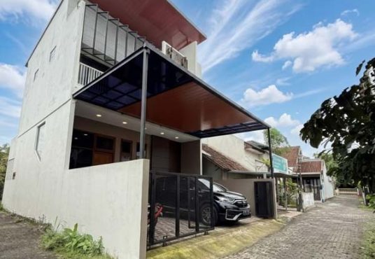Rumah mewah 2 lantai kontemporer modern full furnished di Condongcatur