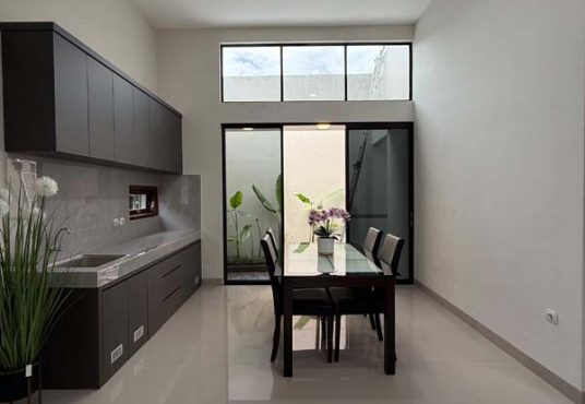 Rumah mewah 2 lantai kontemporer modern full furnished di Condongcatur
