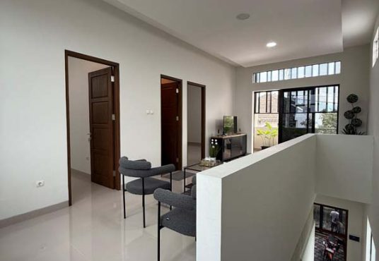 Rumah mewah 2 lantai kontemporer modern full furnished di Condongcatur