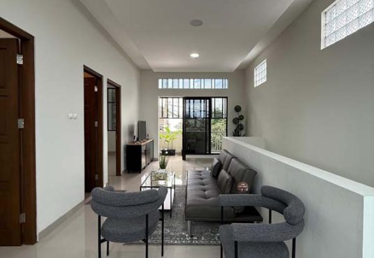Rumah mewah 2 lantai kontemporer modern full furnished di Condongcatur