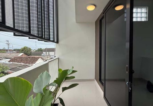 Rumah mewah 2 lantai kontemporer modern full furnished di Condongcatur