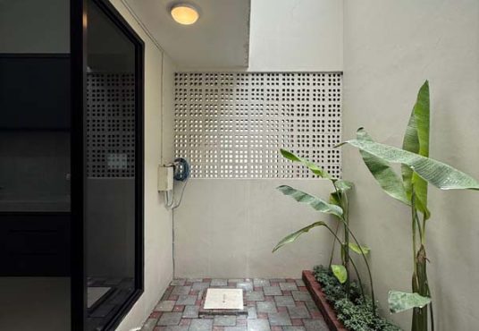 Rumah mewah 2 lantai kontemporer modern full furnished di Condongcatur