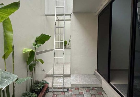 Rumah mewah 2 lantai kontemporer modern full furnished di Condongcatur