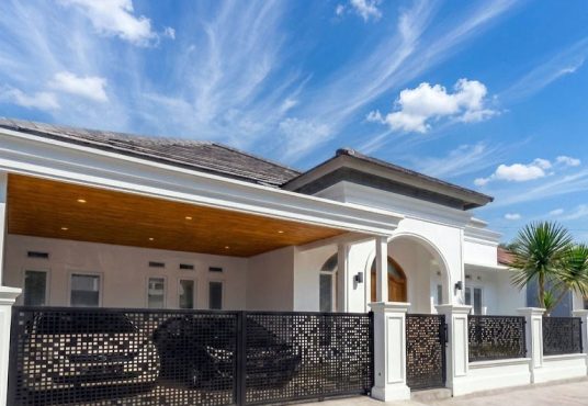 Rumah Mewah Desain Klasik Mediteran Modern Utara Jogja Bay