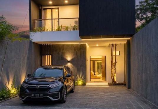 Rumah modern 2 lantai full furnished di kawasan Jalan Kaliurang Km.12 dekat UII