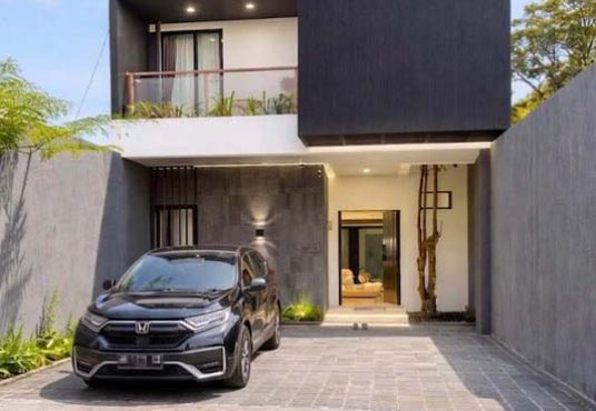 Rumah modern 2 lantai full furnished di kawasan Jalan Kaliurang Km.12 dekat UII