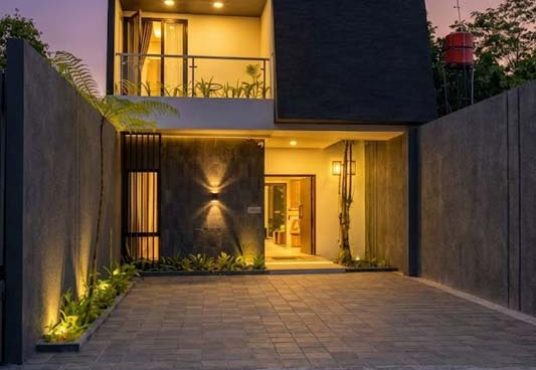 Rumah modern 2 lantai full furnished di kawasan Jalan Kaliurang Km.12 dekat UII