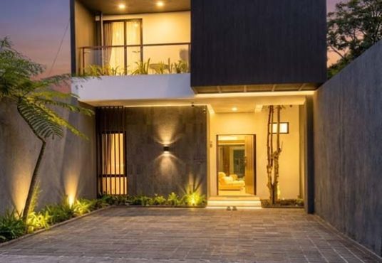 Rumah modern 2 lantai full furnished di kawasan Jalan Kaliurang Km.12 dekat UII