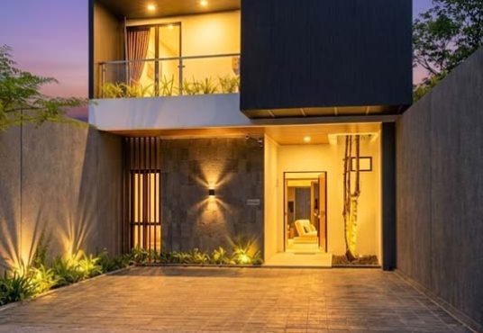 Rumah modern 2 lantai full furnished di kawasan Jalan Kaliurang Km.12 dekat UII