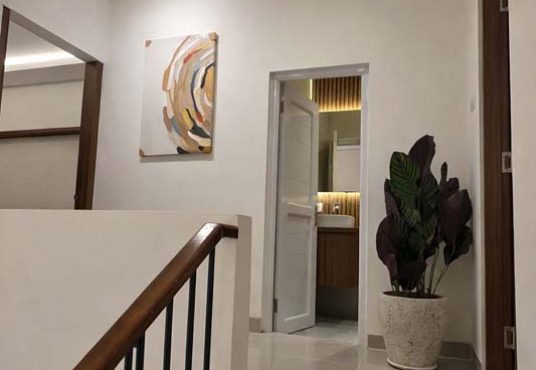 Rumah modern 2 lantai full furnished di kawasan Jalan Kaliurang Km.12 dekat UII