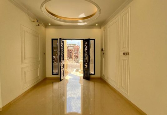 The Johar Mansion - Hunian Klasik Mediterania dengan Kolam Renang Pribadi