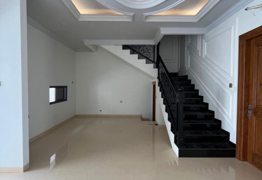 The Johar Mansion - Hunian Klasik Mediterania dengan Kolam Renang Pribadi