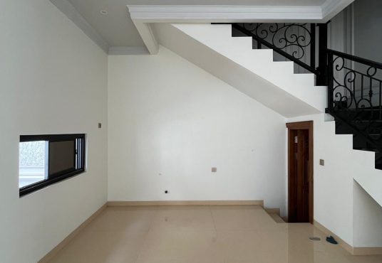 The Johar Mansion - Hunian Klasik Mediterania dengan Kolam Renang Pribadi