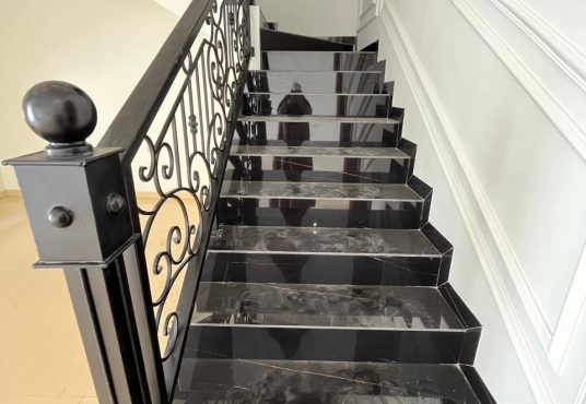 The Johar Mansion - Hunian Klasik Mediterania dengan Kolam Renang Pribadi