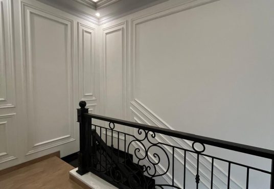 The Johar Mansion - Hunian Klasik Mediterania dengan Kolam Renang Pribadi