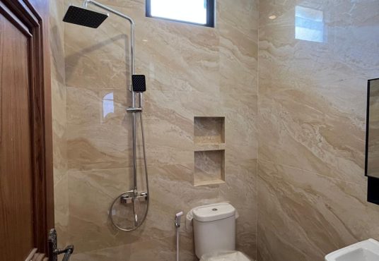 The Johar Mansion - Hunian Klasik Mediterania dengan Kolam Renang Pribadi