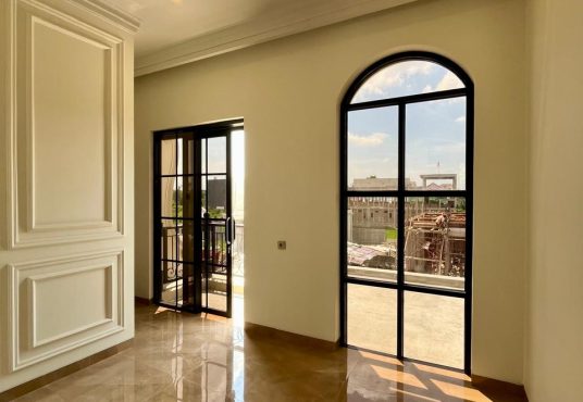 The Johar Mansion - Hunian Klasik Mediterania dengan Kolam Renang Pribadi