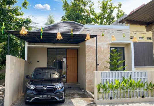Rumah Limasan Modern Lingkungan Cluster Utara Pasar Godean