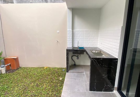 Rumah Limasan Modern Lingkungan Cluster Utara Pasar Godean