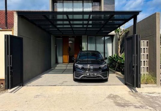 Rumah modern 2 lantai dengan desain kontemporer furnished siap huni Strategis di Tajem Maguwo