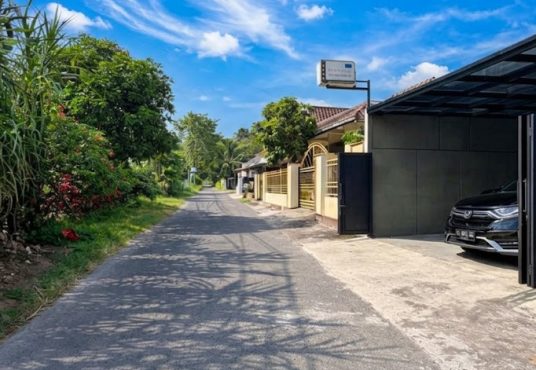 Rumah modern 2 lantai dengan desain kontemporer furnished siap huni Strategis di Tajem Maguwo