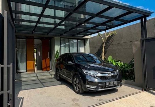 Rumah modern 2 lantai dengan desain kontemporer furnished siap huni Strategis di Tajem Maguwo