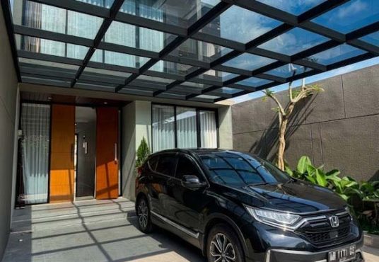 Rumah modern 2 lantai dengan desain kontemporer furnished siap huni Strategis di Tajem Maguwo