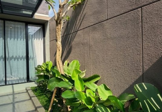 Rumah modern 2 lantai dengan desain kontemporer furnished siap huni Strategis di Tajem Maguwo