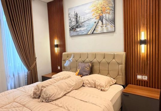 Rumah modern 2 lantai dengan desain kontemporer furnished siap huni Strategis di Tajem Maguwo