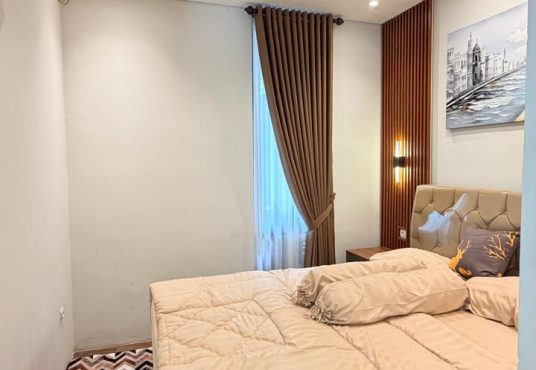 Rumah modern 2 lantai dengan desain kontemporer furnished siap huni Strategis di Tajem Maguwo