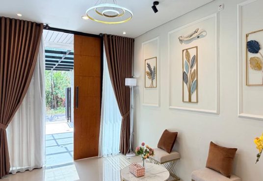 Rumah modern 2 lantai dengan desain kontemporer furnished siap huni Strategis di Tajem Maguwo
