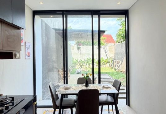 Rumah modern 2 lantai dengan desain kontemporer furnished siap huni Strategis di Tajem Maguwo