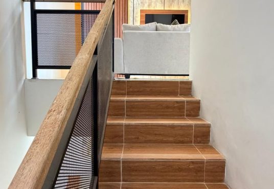 Rumah modern 2 lantai dengan desain kontemporer furnished siap huni Strategis di Tajem Maguwo