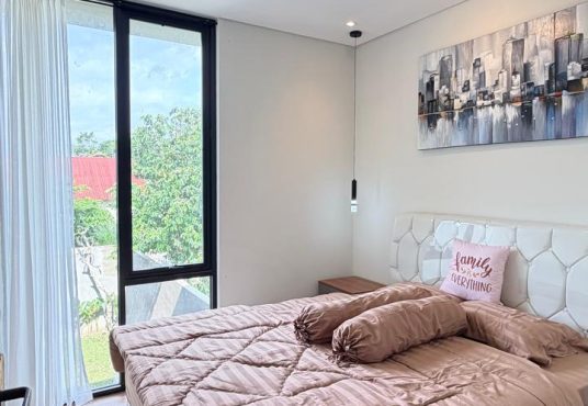 Rumah modern 2 lantai dengan desain kontemporer furnished siap huni Strategis di Tajem Maguwo