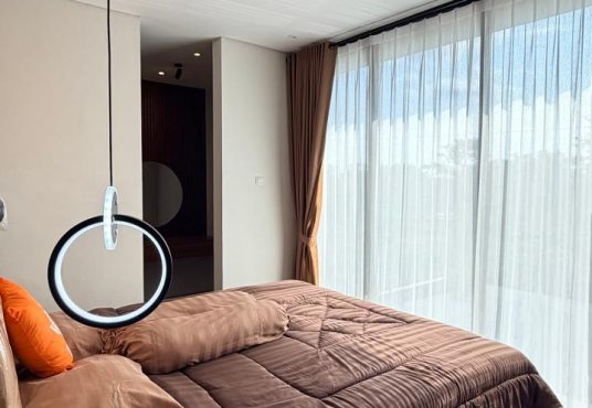 Rumah modern 2 lantai dengan desain kontemporer furnished siap huni Strategis di Tajem Maguwo