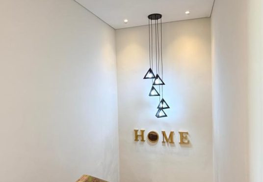 Rumah modern 2 lantai dengan desain kontemporer furnished siap huni Strategis di Tajem Maguwo