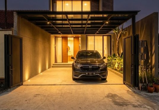 Rumah modern 2 lantai dengan desain kontemporer furnished siap huni Strategis di Tajem Maguwo