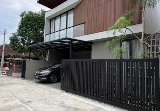 Rumah Mewah 2 Lantai Konsep Villa dengan Private Pool di Wedomartani dekat Jogjabay