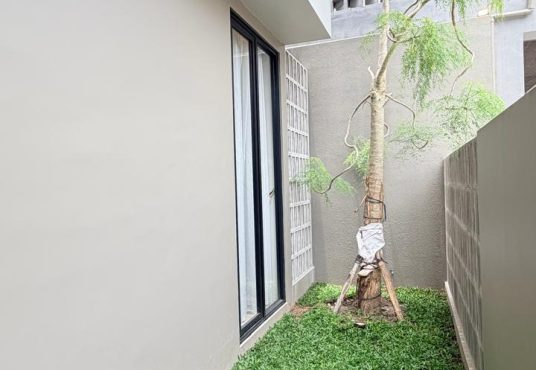 Rumah Mewah 2 Lantai Konsep Villa dengan Private Pool di Wedomartani dekat Jogjabay