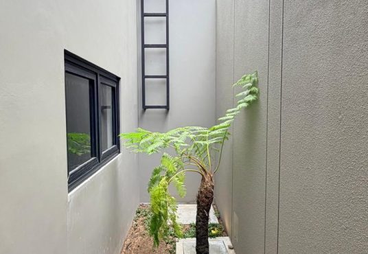 Rumah Mewah 2 Lantai Konsep Villa dengan Private Pool di Wedomartani dekat Jogjabay