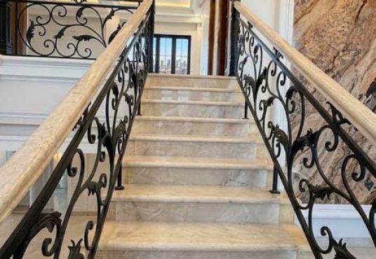 Rumah Mewah 3 Lantai Banyuraden Gamping Sleman